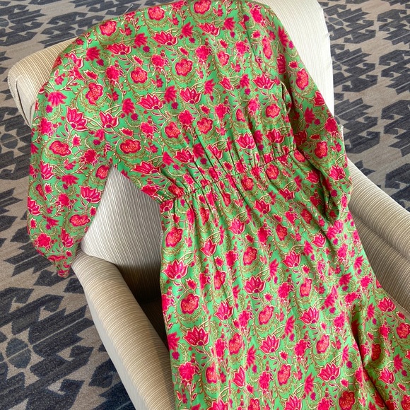 Amazing color. Brand new, never worn. Wish it fit, but runs small in the chest. - Picture 4 of 5